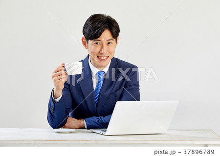 男性 代理 会社員 37896789