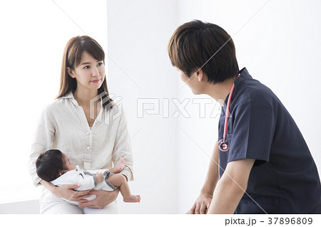 乳児健診 37896809