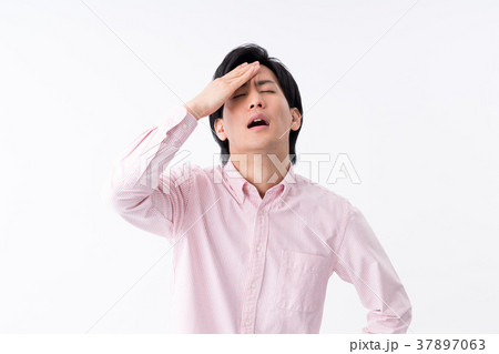 若い男性 37897063