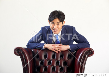 会社員 20代 韓国人 37902553