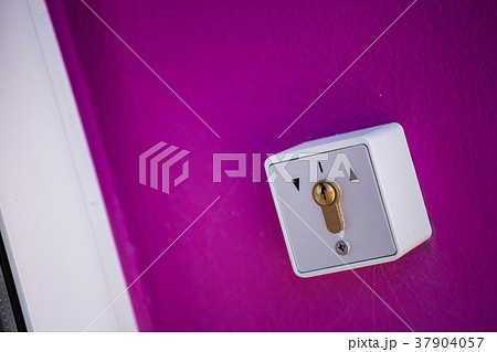 Control box of an electric awning Control box of an electric awning 37904057