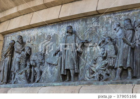 Elements of the monument to Columbus in Barcelona  37905166
