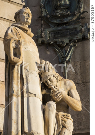 Elements of the monument to Columbus in Barcelona  37905167