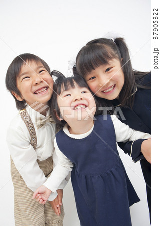 子ども 三人 子ども 三人 37905322