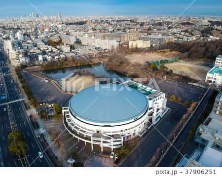 空撮した名古屋市の街並とスポーツセンターの建物 空撮した名古屋市の街並とスポーツセンターの建物 37906251