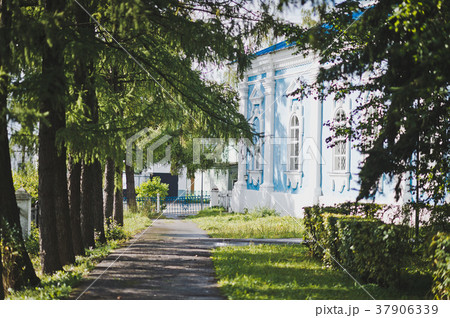 Alley near the Church 8293. 37906339