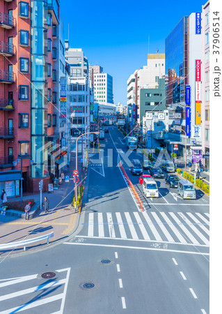 東京　飯田橋交差点　大久保通りの風景 37906514