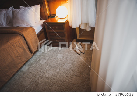 Bedroom of the bride before the wedding 8010. 37906532