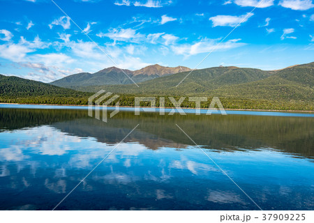 テ・アナウ湖 37909225
