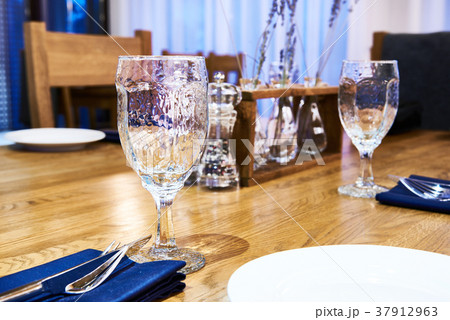 Serving dinner table in restaurant 37912963