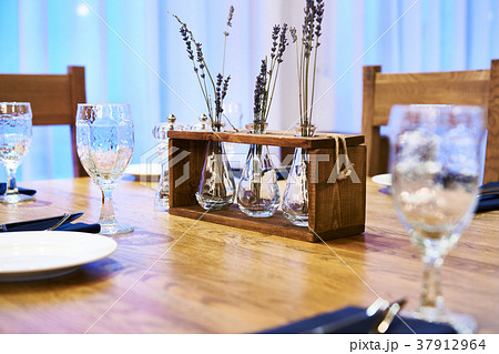 Serving dinner table in restaurant 37912964