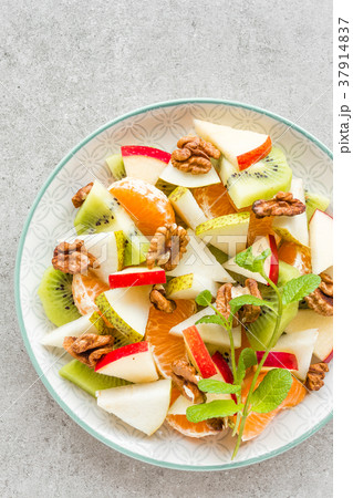 Fruit salad with walnuts 37914837