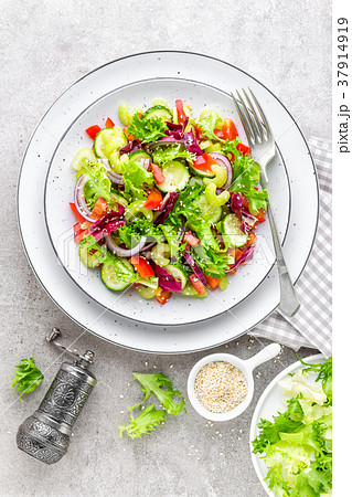 Salad of fresh vegetables 37914919