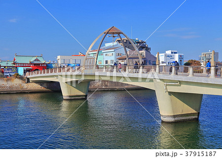 片瀬江ノ島駅と弁天橋 37915187