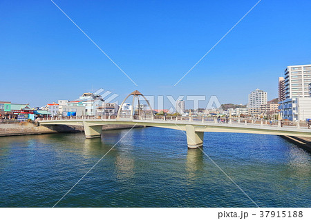 片瀬江ノ島駅と弁天橋 37915188