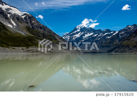 マウントクック国立公園のフッカー湖 マウントクック国立公園のフッカー湖 37915620