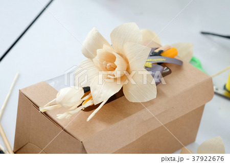 Thai Artificial Funeral Daffodil Flower  37922676