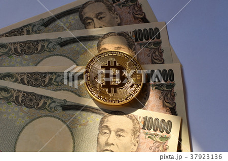 ビットコインと一万円札　スポットライト 37923136