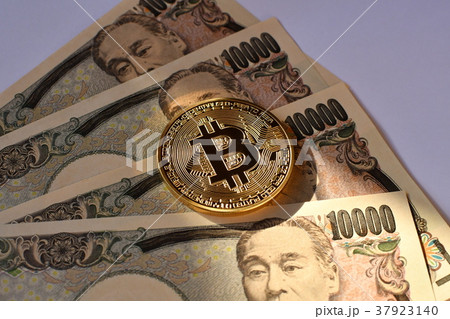 ビットコインと一万円札 スポットライト 2 37923140