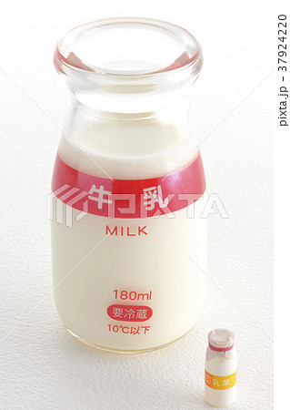 牛乳 牛乳 37924220