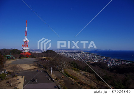 湘南平テレビ塔と平塚市街から相模湾 湘南平テレビ塔と平塚市街から相模湾 37924349