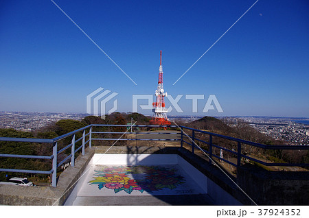 高麗山公園レストハウス展望台から湘南平テレビ塔 高麗山公園レストハウス展望台から湘南平テレビ塔 37924352