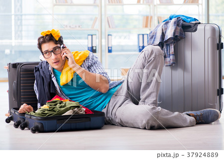 Young man preparing for vacation travel 37924889