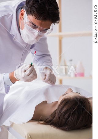 Police coroner examining dead body corpse in 37925075