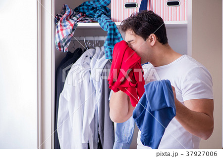 Man helpless with dirty clothing after separating 37927006