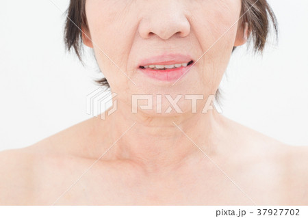 シニア　スキンケアイメージ 37927702