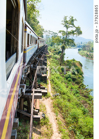 タイ 泰緬鉄道 アルヒル桟道橋 タイ 泰緬鉄道 アルヒル桟道橋 37928865