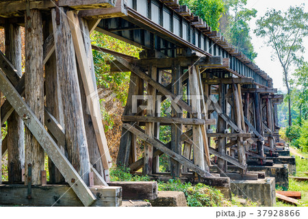 タイ 泰緬鉄道 アルヒル桟道橋 タイ 泰緬鉄道 アルヒル桟道橋 37928866