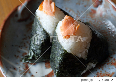 鮭おにぎり 鮭おにぎり 37930012