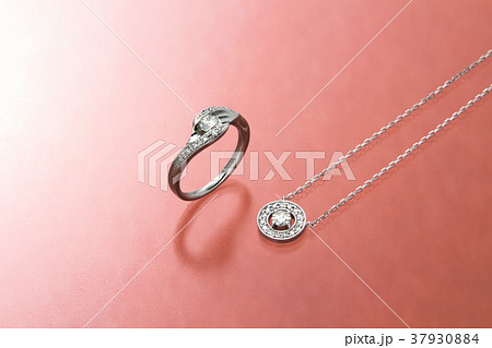 アクセサリー　ジュエリー　宝石　ファッション　ダイヤモンド　指輪　ネックレス 37930884