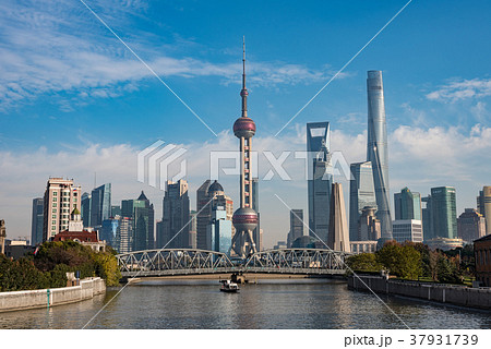 中国・上海の摩天楼 日中 中国・上海の摩天楼 日中 37931739