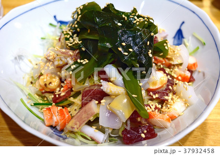おいしい海鮮サラダ 37932458