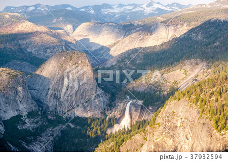 Yosemite National Park Valley  37932594