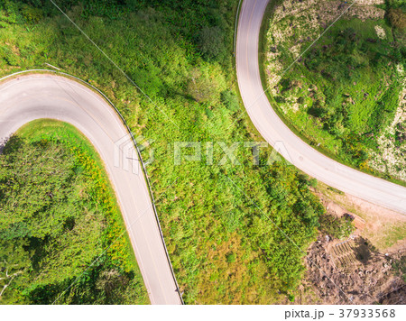 Aerial view of crooked path of road 37933568