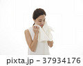 若い女性　スキンケア 37934176