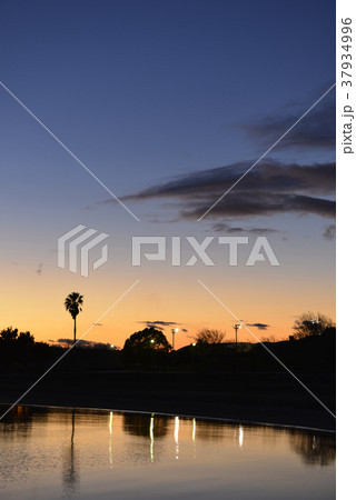 【兵庫県　姫路市】網干なぎさ公園・夕暮れの入り江 37934996