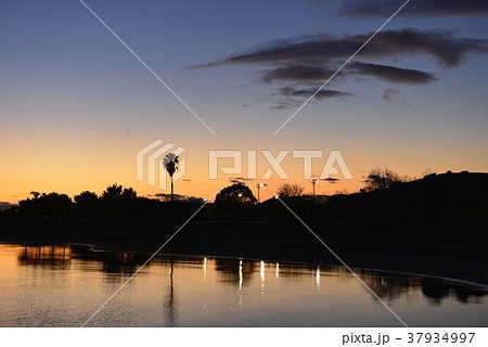 【兵庫県　姫路市】網干なぎさ公園・夕暮れの入り江 37934997