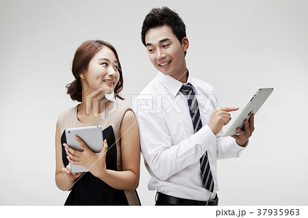 ビジネスマン ビジネスウーマン 20代 37935963
