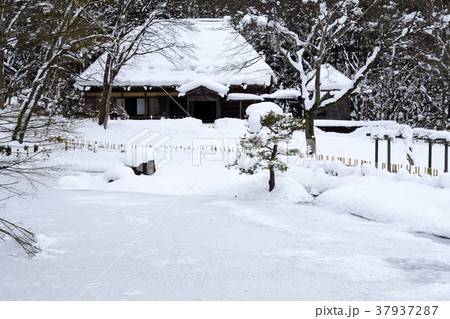 豪雪地帯の古民家のイメージ 37937287