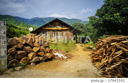 Wooden house at Hmong village in Vietnam Wooden house at Hmong village in Vietnam 37941591
