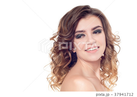 Attractive woman with bare shoulders Attractive woman with bare shoulders 37941712