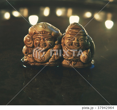 Chinese Ceramic Men Figure Water Reflection Chinese Ceramic Men Figure Water Reflection 37942964