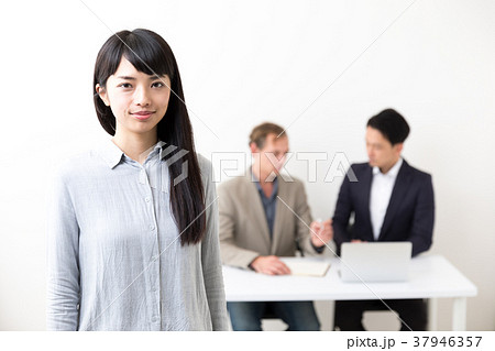 グローバルビジネス 白バックイメージ グローバルビジネス 白バックイメージ 37946357