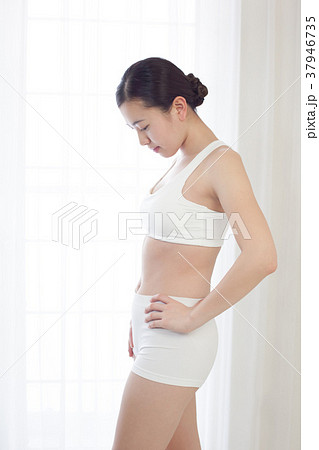 女性　エクササイズ 37946735