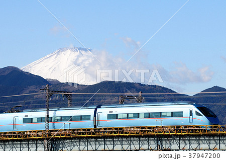 富士山と酒匂川の鉄橋を渡る小田急ロマンスカーMSE 富士山と酒匂川の鉄橋を渡る小田急ロマンスカーMSE 37947200