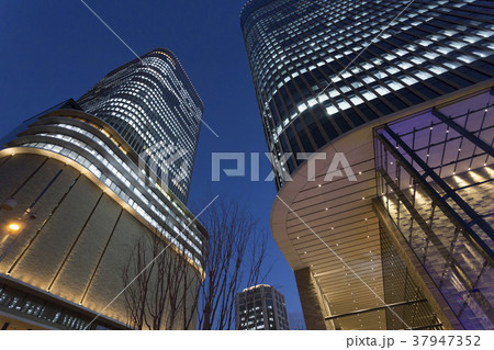 中之島の高層ビル夕景 37947352